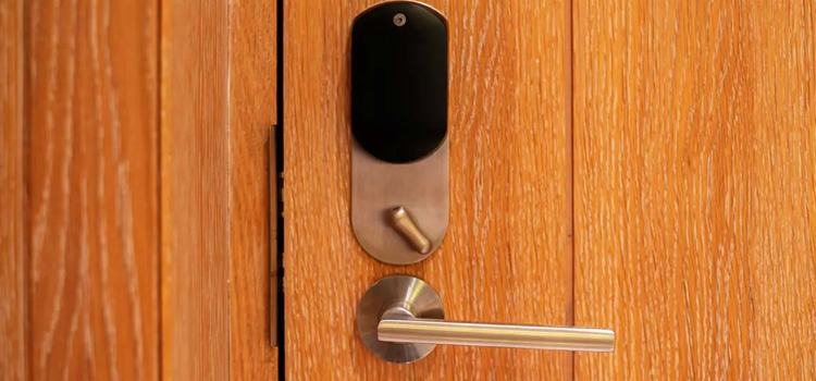 Automatic Locking Door Knob Woodside